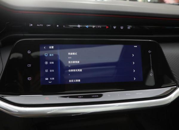 想花10萬左右，買動力強省油的轎車，不妨看看東風風神奕炫MAX