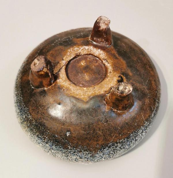 婺州窯.元代.“天藍釉.醬底.藍白兔毫窯變三足洗”古代南方分相釉