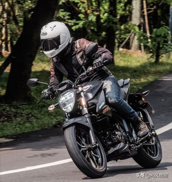 試駕鈴木SUZUKI 雙劍客GIXXER250/SF 250,油冷——熱情未冷 試駕鈴木SUZUKI 雙劍客GIXXER250/SF 250,油冷——熱情未冷