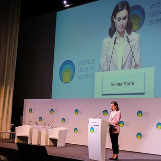 35歲芬蘭美女總理閃耀亮相!一身黑白配太美了,比伊萬卡更有氣質 35歲芬蘭美女總理閃耀亮相!一身黑白配太美了,比伊萬卡更有氣質