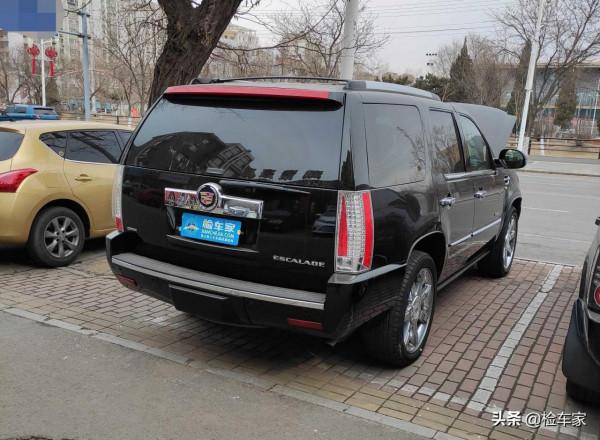 15萬的凱迪拉克凱雷德沒人要，檢車過程很心塞，買家：不伺候它