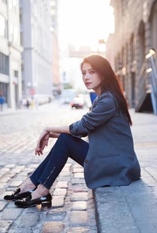 女明星看似隨意的20個擺拍姿勢,堪稱美照模版 女明星看似隨意的20個擺拍姿勢,堪稱美照模版