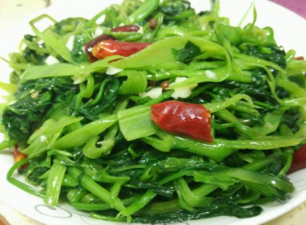 含“寄生蟲”最多的3種蔬菜，沒營養還貴，菜販子自己也很少吃