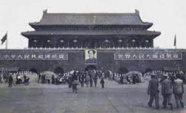 天安門毛主席手繪畫像：高6米寬4.6米，重1.5噸，如今已經是第8版