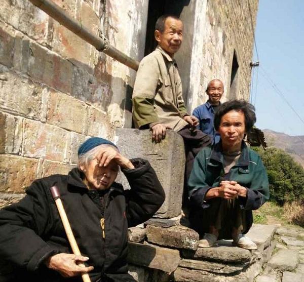 92歲老人去世後,為3個“智障”兒子留下一千斤糧食:怕兒子餓著 92歲老人去世後,為3個“智障”兒子留下一千斤糧食:怕兒子餓著