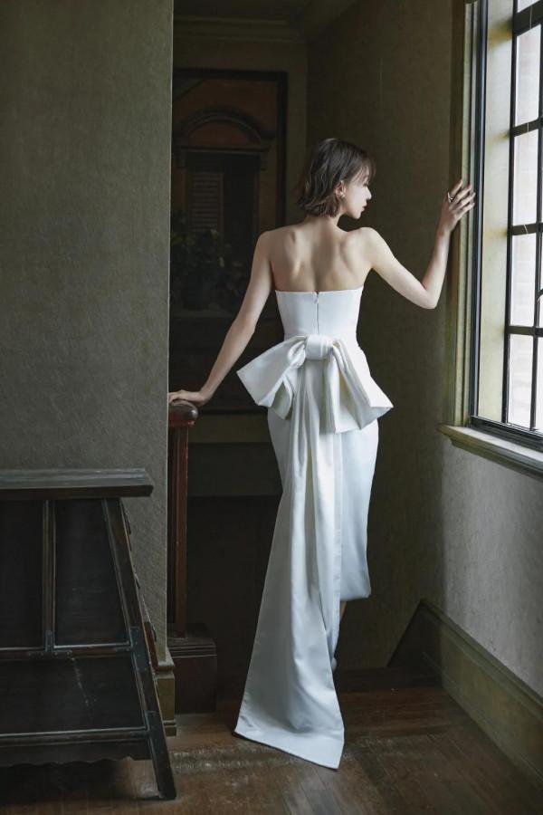 蝴蝶美背吳謹言