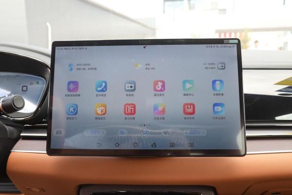 長4980mm，頂配破百3&period;9秒，標配矩陣大燈，比亞迪漢有多能打？