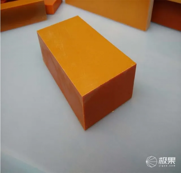 鋼鐵俠「專用」手錶最終版釋出！功能複雜，造型奇特