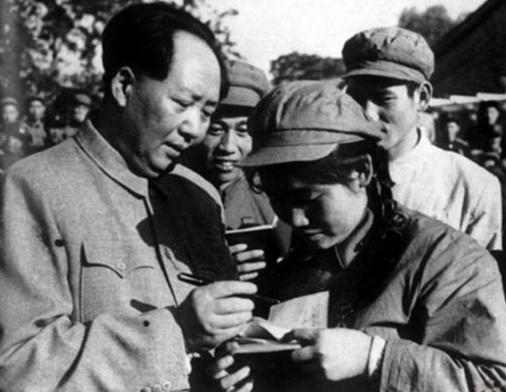 58年毛主席在專列上不慎摔倒後,笑著對王愛梅:我保證,絕對保密 58年毛主席在專列上不慎摔倒後,笑著對王愛梅:我保證,絕對保密