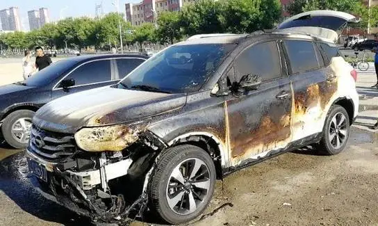 加個油，整這麼多散裝‘白酒’，可要害死個人