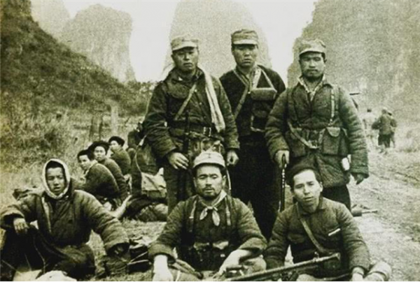 抗戰勝利後，一群不願投降的日軍想要逃回國，結果全成了乞丐