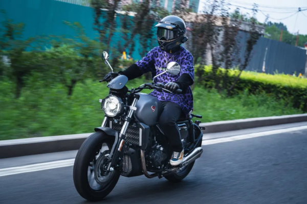 250復古竟然還是一款“效能車”？賽科龍RE3-250試駕體驗