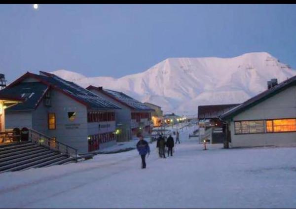 地球最北端—朗伊爾