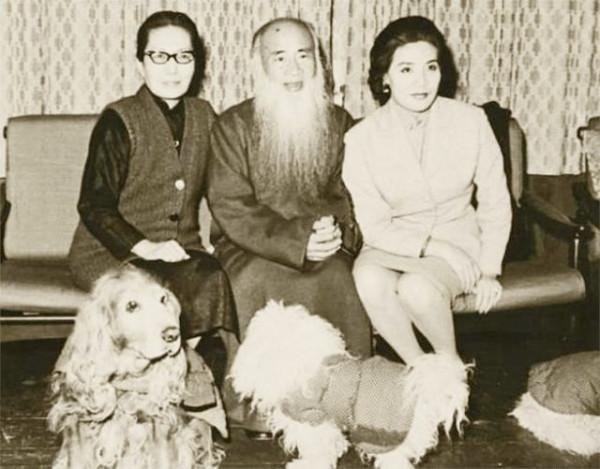 張大千教學生徐雯波學畫,6年後娶她,送她一幅畫賣了4377萬 張大千教學生徐雯波學畫,6年後娶她,送她一幅畫賣了4377萬