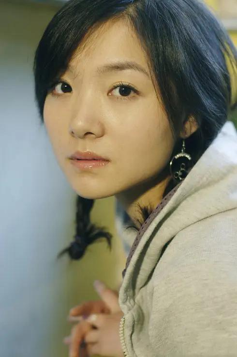 齊溪：娛樂圈的“奇女子”，穿帆布鞋走紅毯，顏值與實力並存