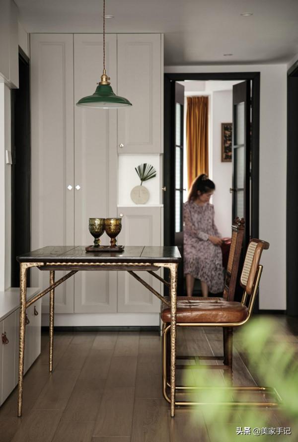 越來越多人不做電視牆，學她家打滿櫃子，全屋不是一般的實用大氣