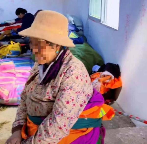 降央卓瑪旅行西藏林芝，與眾人同住簡陋的留宿點