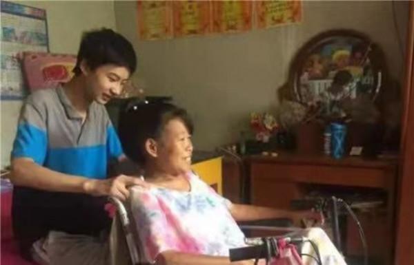 爸爸患精神病,媽媽殘疾,這個孩子為啥卻說,別人應該羨慕他? 爸爸患精神病,媽媽殘疾,這個孩子為啥卻說,別人應該羨慕他?