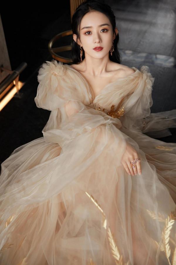 趙麗穎穿過五套絕美金色禮服太美了,你愛那一套? 趙麗穎穿過五套絕美金色禮服太美了,你愛那一套?