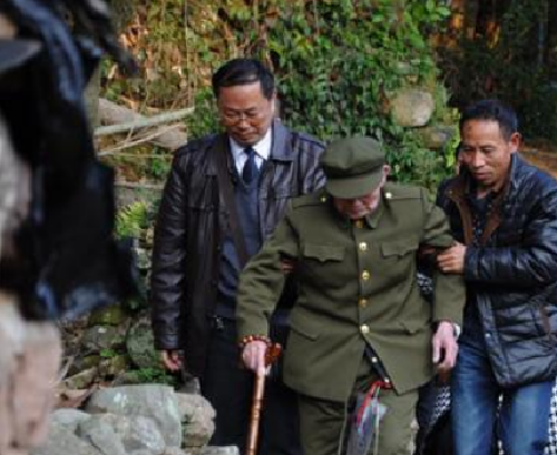 離別故鄉73年,95歲老兵回家尋親,祖宅和祖墳都消失,4年後去世 離別故鄉73年,95歲老兵回家尋親,祖宅和祖墳都消失,4年後去世