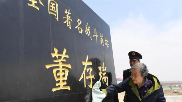 董存瑞19歲犧牲後，他家人後來都過得如何？妻子的舉動令人淚目