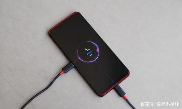 拯救者電競手機2 Pro：不裝了，18+256G降1300元