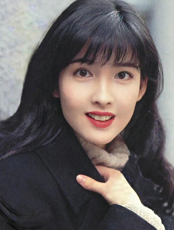 娛樂圈40年審美變遷，為什麼再也沒有李嘉欣這樣的大美人了？