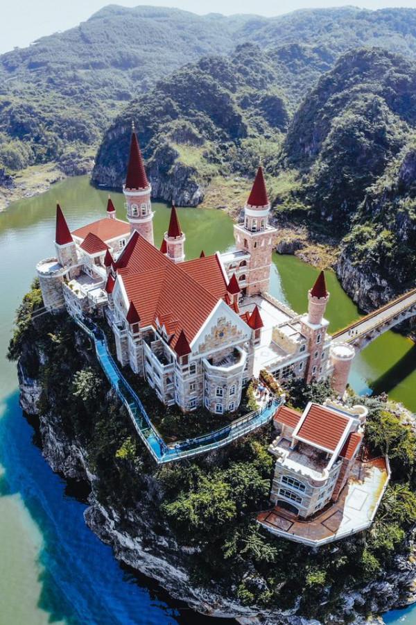 貴州，不僅有純天然美貌，還有些魔幻建築…