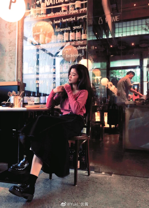 馬丁靴+連衣裙=秋冬王炸組合，顯高顯瘦，時髦慘了