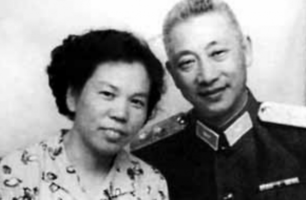 母親得知兒子參軍後犧牲肝腸寸斷，17年後一中將來信：請娘來京