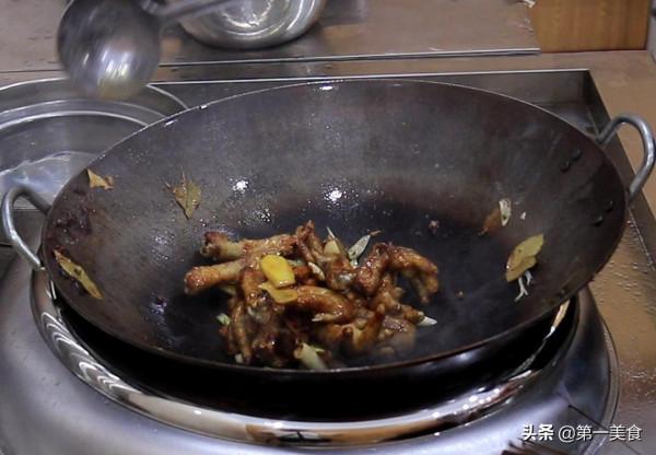 飯店的紅燒雞爪為啥軟糯又入味,原來是有訣竅,廚師長分享做法 飯店的紅燒雞爪為啥軟糯又入味,原來是有訣竅,廚師長分享做法
