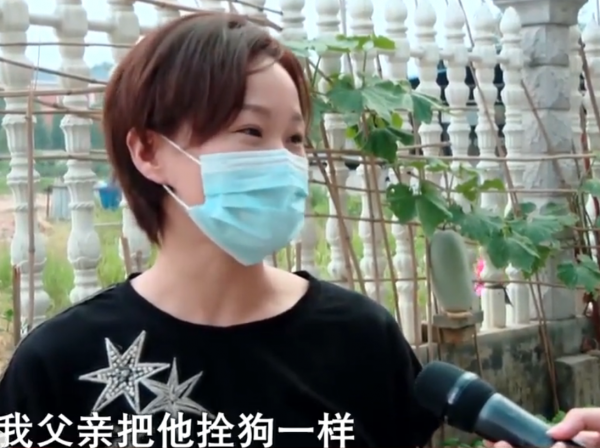 害怕弟弟被父親打死，姐姐心疼弟弟悄悄放出門，不料一別28年