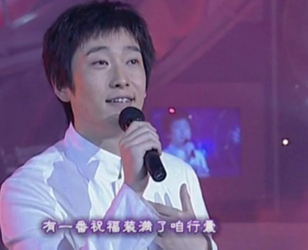 追光吧開播：扒8位感情專一的哥哥們，8位嫂子齊亮相，顏值差距大