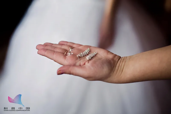 為什麼被針扎會流血，打耳洞卻不會？安排！今天可算整明白了…