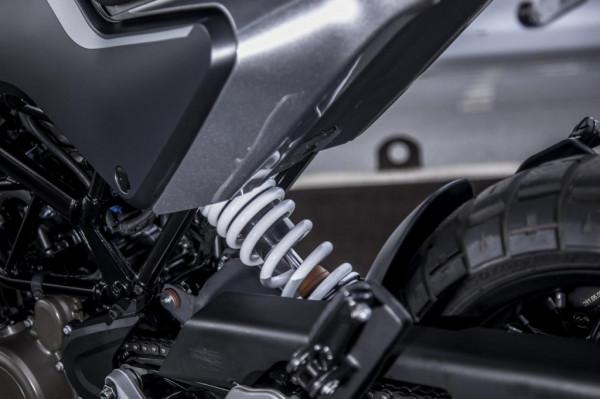 試駕測評胡思瓦納Svartpilen 125摩托車，輕鬆駕駛是它的一大魅力