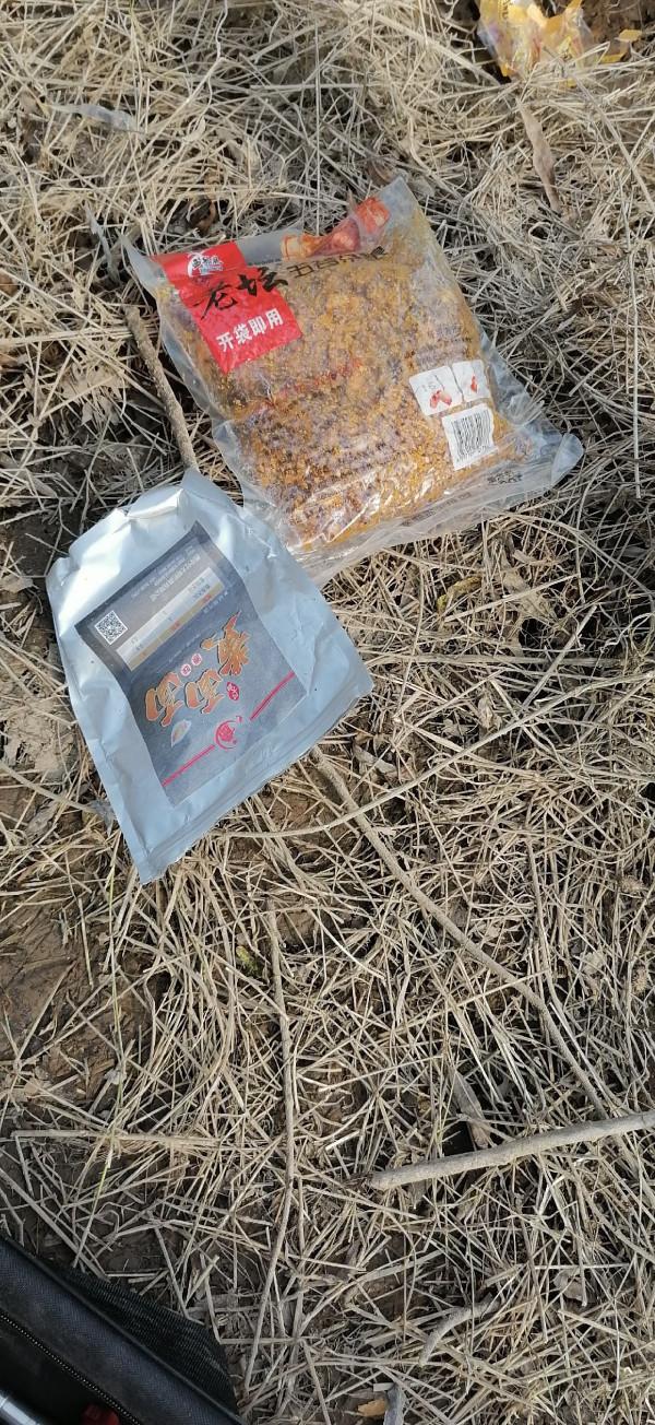 「十週年」用撿來的老壇玉米打窩,野河裡竟然狂連鯽魚爆護了 「十週年」用撿來的老壇玉米打窩,野河裡竟然狂連鯽魚爆護了