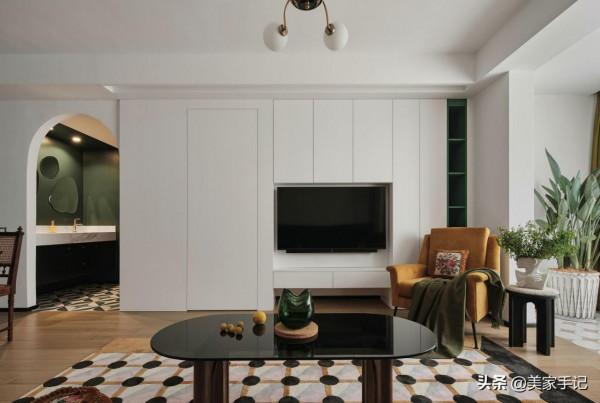 越來越多人不做電視牆，學她家打滿櫃子，全屋不是一般的實用大氣