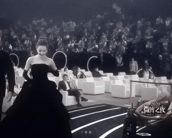 眾所周知，迪麗熱巴走路=搖曳風姿