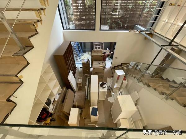 四川妹子在泰國的新家，一棟4層樓聯排別墅，裝修花了320萬泰銖