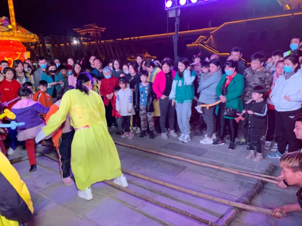 去了山東水滸好漢城,再也不惦記威震天那張碎嘴 去了山東水滸好漢城,再也不惦記威震天那張碎嘴