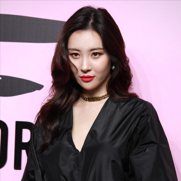 從天真女孩到絕望主婦再到傲骨賢妻，這是多少女人走過的路