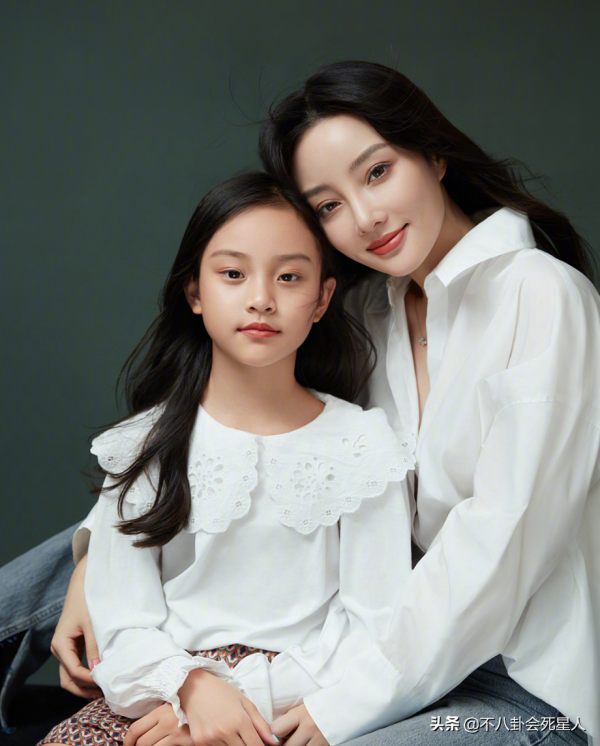 《爸回》8個萌娃顏值差異大：奧莉變成大方臉，嗯哼帥到能當明星