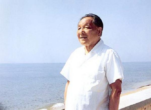 披露:鄧小平一生中的兩次不握手會議 披露:鄧小平一生中的兩次不握手會議