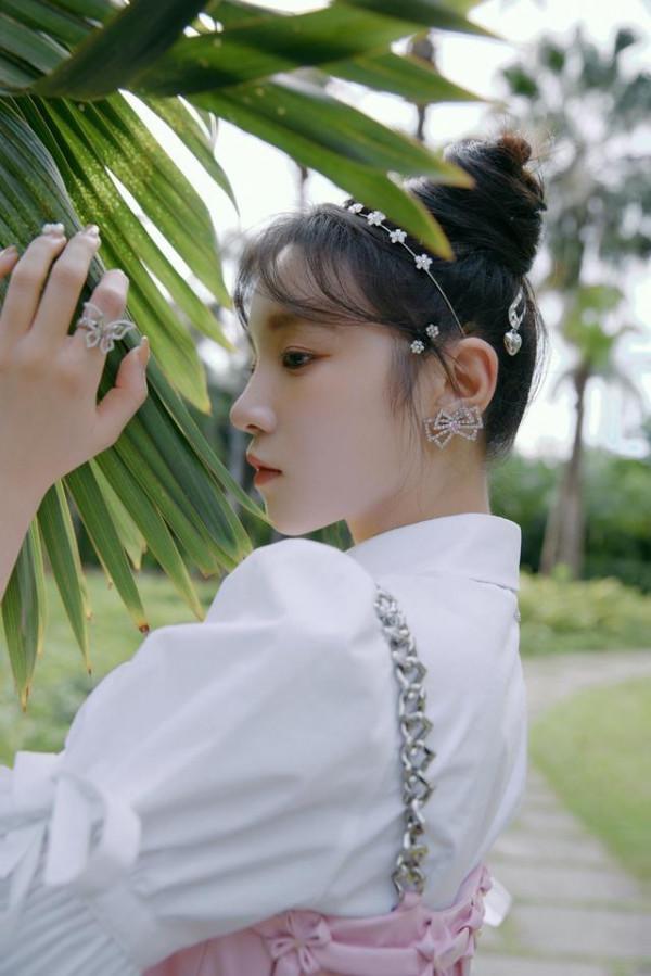 宋雨綺好會扮“嫩”,穿蓬蓬裙打扮清純甜美,是直男喜歡的感覺 宋雨綺好會扮“嫩”,穿蓬蓬裙打扮清純甜美,是直男喜歡的感覺