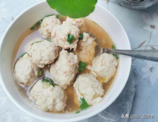 汆肉丸這麼做,肉嫩香味濃,個個煮不散,教您詳細做法,快來學 汆肉丸這麼做,肉嫩香味濃,個個煮不散,教您詳細做法,快來學