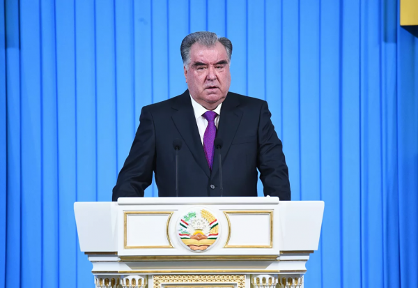 塔吉克總統拉赫蒙：重視發展同中國、俄羅斯關係