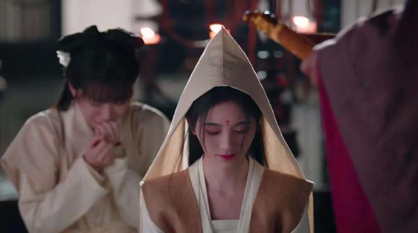 拍戲太糊弄！鞠婧禕拍綁架戲，堵口物品精心疊好，好像在吃豆皮