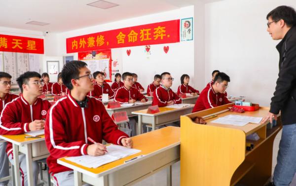 初中生喜迎中考“新政策”，中考50%分流將取消？家長直呼等到了