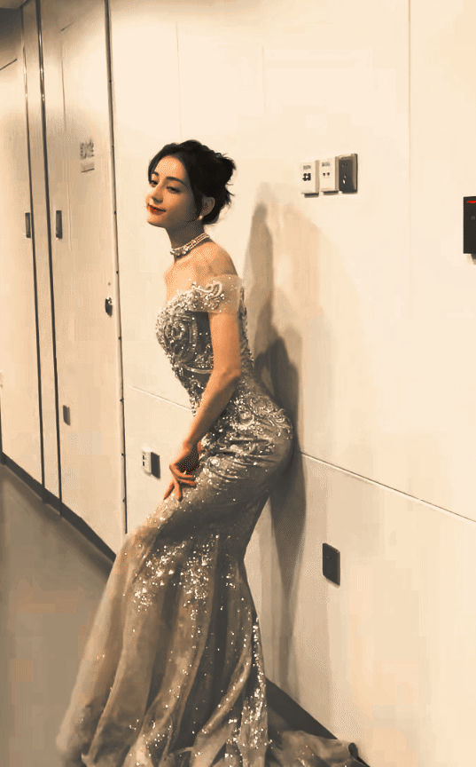 迪麗熱巴被說身材像花瓶，原來是肉都長在了該長的地方