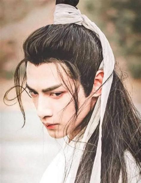 瘦成“紙片人”的5位明星，各有各的辛酸，混娛樂圈怎麼那麼難